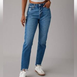 American Eagle Strigid Mom Jeans (short)